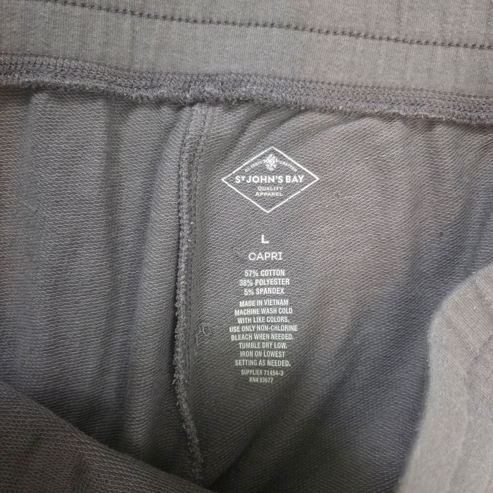 St. John's Bay Gray Capri Pants